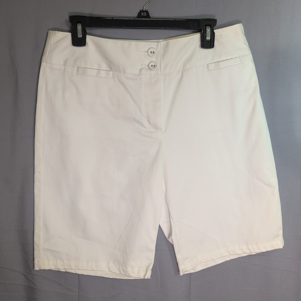 Cato's Size 12 Women's white‎ Bermuda Short With Double Button
